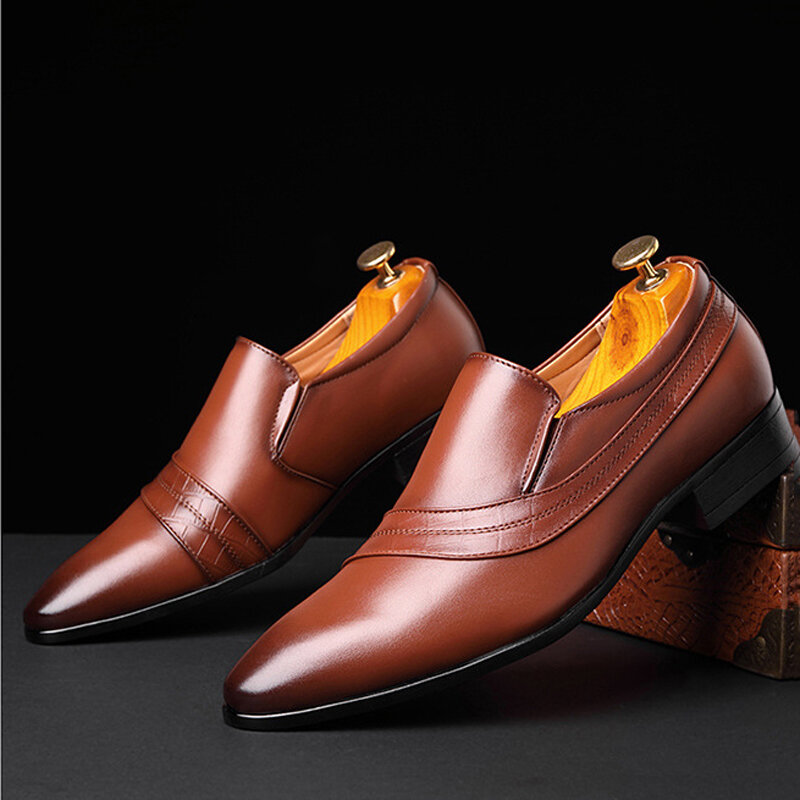 

Men Breathable Soft Sole Pointy Toe England Style Slip On Classical Casual Dress Shoes