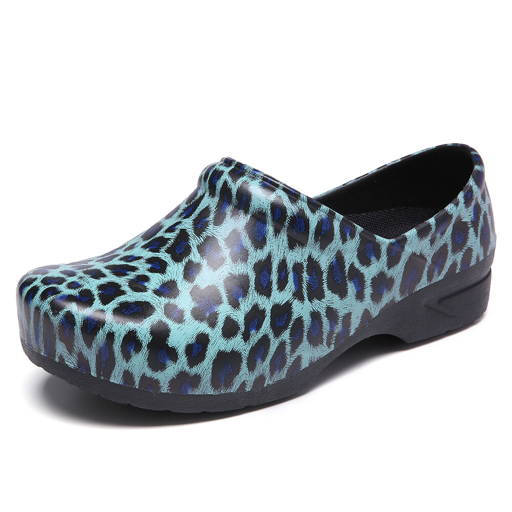 

SOCOFY Leopard-printed Slip-on Flats Waterproof Non-slip Garden Working Nursing Shoes