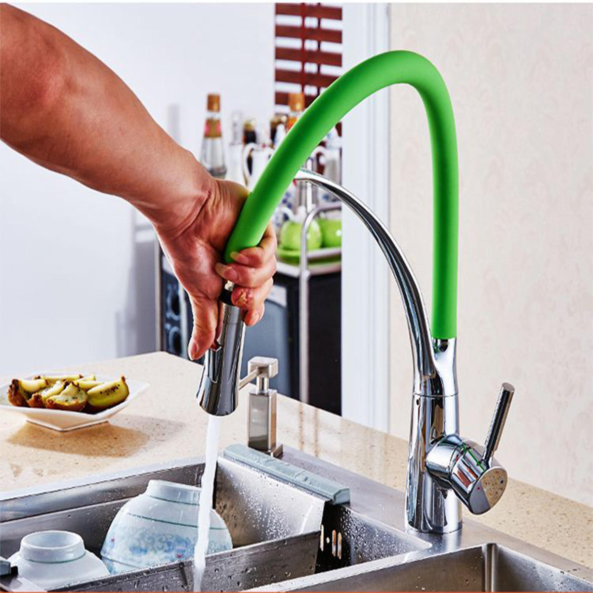 Kitchen Basin Sink Faucet 360° Rotation Pull Out Sprayer Hot Cold Mixer Tap Single Handle Brass Finish Deck Mount