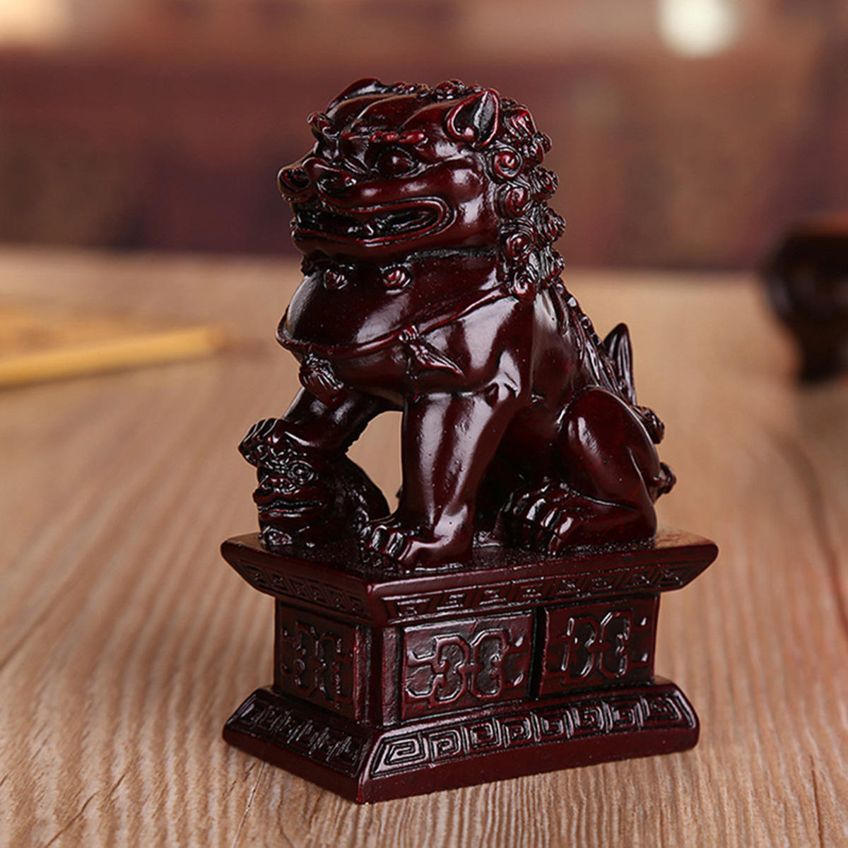 Rode Chinese Hars Carving Fengshui Leeuw Fu Foo Dog Guardion Beast Standbeeld Home Decorations