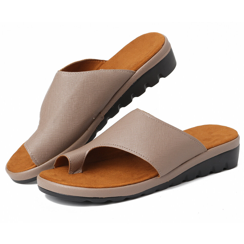 Sandales orthopédiques d'été pour femmes, confortables et antidérapantes, avec plateforme compensée, idéales pour la marche et avec clip sur les orteils, chaussures de plage plates.