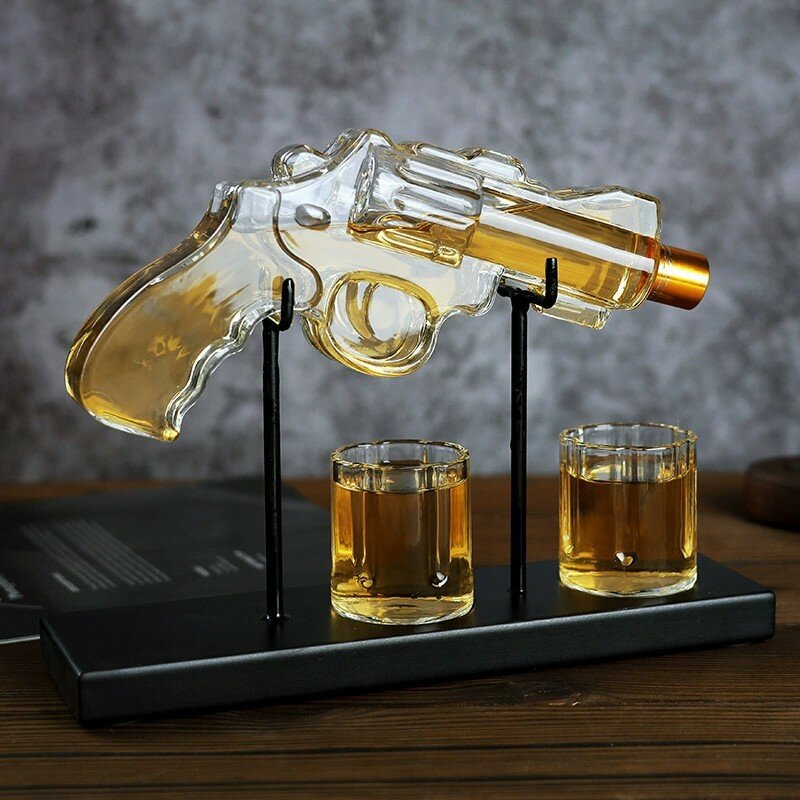 

New pistol model Creative Glass Wine Bottle Red Wine Decanter 2 cups and wooden brackets Glass of glass wine distributor