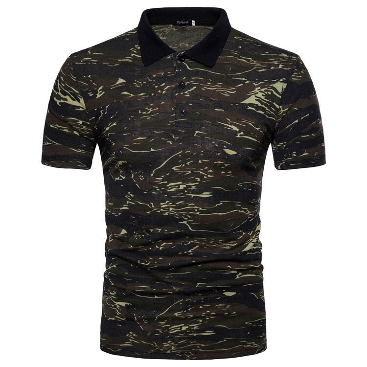 Chemise à impression intégrale pour homme pour une utilisation en extérieur. Chemise de pêche d'été avec motif camouflage et manches courtes à col en revers