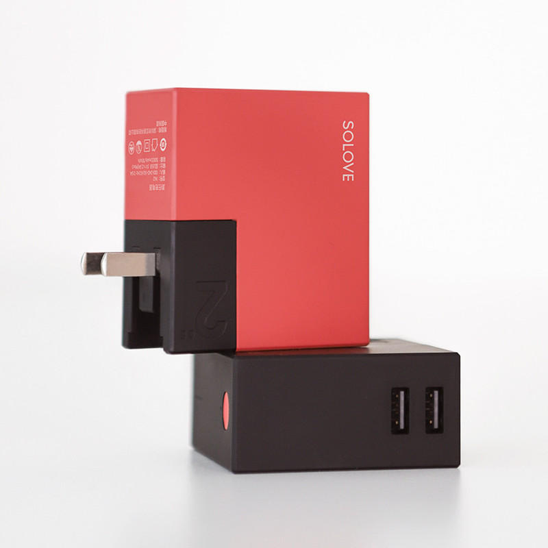 Chargeur SOLOVE 2 en 1 avec prises pliables EU et UK, adaptateur double avec sortie USB de 5000mAh pour batterie externe pour voyages et camping.