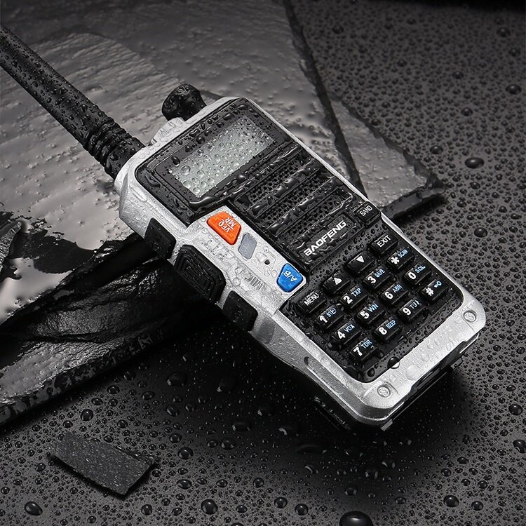 2-sets Baofeng UV-5R Dual-Band 136-174/400-520MHz Ham Two-way Radio In Spain